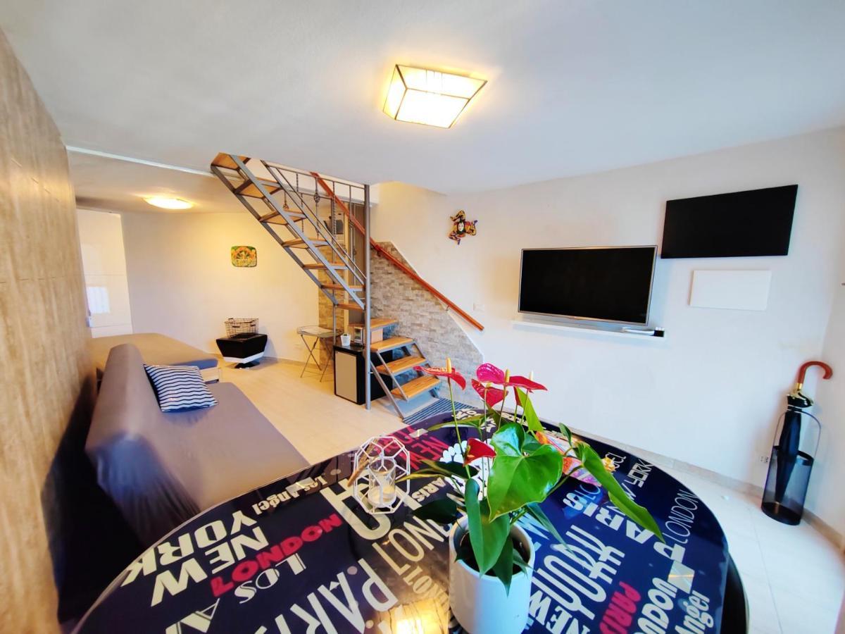 Casa Cesare - City Centre & Sea View タオルミーナ エクステリア 写真